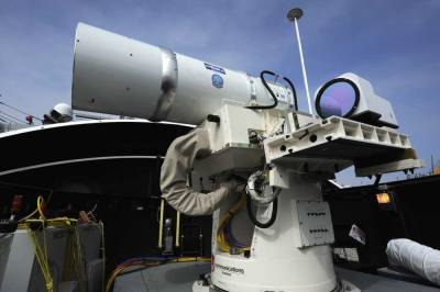 В США протестировали БТР Stryker c лазерным оружием на 50 киловатт