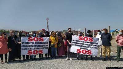Беженцы из Афганистана вышли на митинг к посольству США в Бишкеке