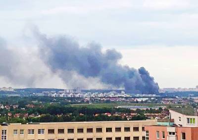 На окраине Праги произошел крупный пожар: видео