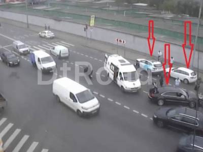 Массовая дорожная авария произошла на юге Москвы