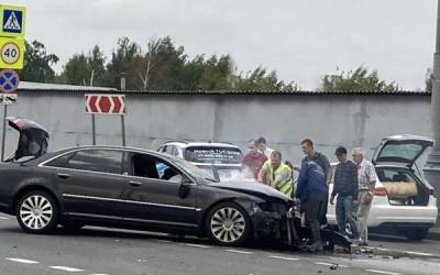 Четыре автомобиля столкнулись на юге Москвы