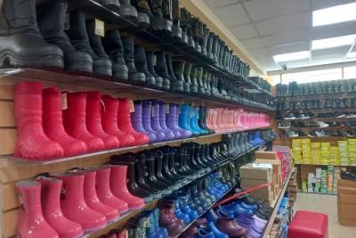 В магазине Брянска задержали более 2 800 пар нелегальной обуви