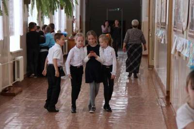 Креминь пообещал строго следить, чтобы учителя и на переменах не говорили по-русски