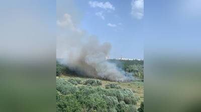 На окраинах Воронежа разгорелись два крупных пожара