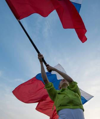 Центр Петербурга украсят ко Дню флага