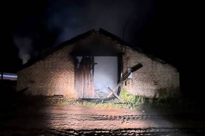 В Смоленской области в деревне Криволес пожар остановил деревообработку