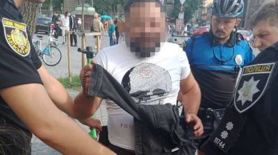 В центре Львова мужчина стрелял в кафе
