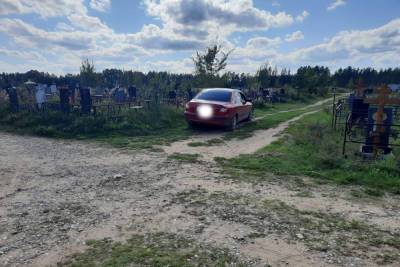 В Тверской области произошла авария на кладбище