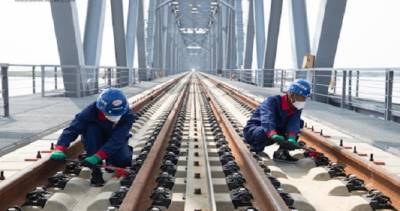 Завершена укладка рельсов на железнодорожном мосту между Китаем и Россией через реку Хэйлунцзян