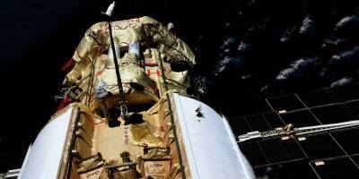 Российский космонавт пожаловался на скрипящие петли модуля "Наука"