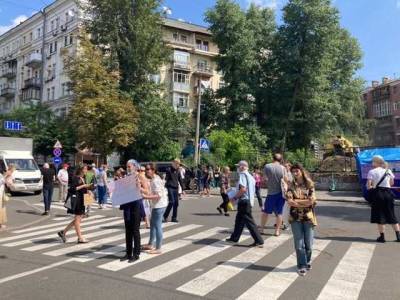 Активисты-защитники усадьбы Барбана перекрыли дорогу возле Львовской площади в Киеве