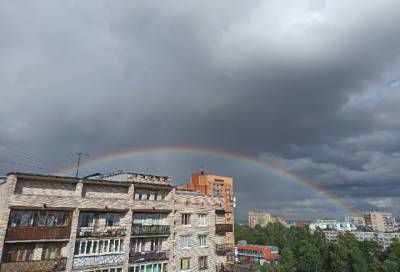 Огромная радуга порадовала жителей Петербурга после дождя
