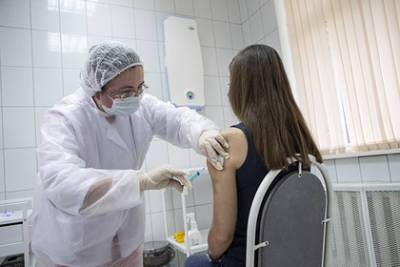 Российские ученые оценили эффективность вакцинации против тяжелого COVID-19