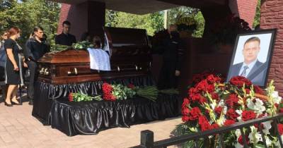 В Кривом Роге похоронили мэра Константина Павлова: с ним прощались тысячи человек (видео)