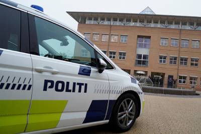 Шведский подросток в маске-черепе напал с ножом на учителя - lenta.ru - Швеция