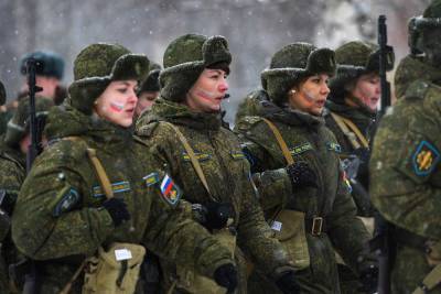 Женщинам-военным в России положен декретный отпуск