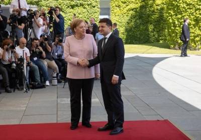 За что Владимир Зеленский хочет наградить Ангелу Меркель орденом Свободы