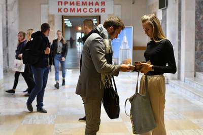 Сдавшей в восемь лет ЕГЭ россиянке предрекли проблемы в МГУ