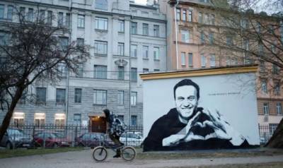 Алексей Навальный: Путин скупает крайне правые и левые движения по всей Европе, превращая их политиков в олигархов и своих агентов