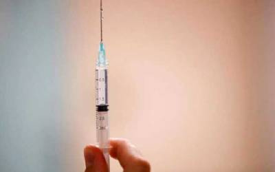 Минздрав предложил отмечать стикерами помещения с вакцинированным персоналом