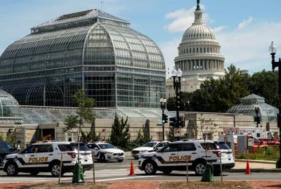 Полиция США ведет переговоры с мужчиной, который заявил о бомбе близ Капитолия