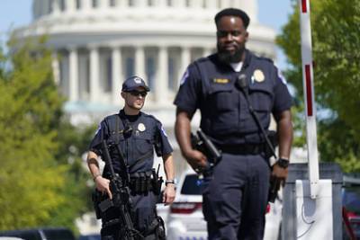 Полиция в Вашингтоне начала переговоры с человеком с подобием детонатора в руках