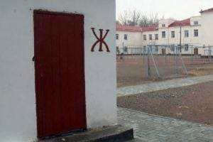 Школьные уличные туалеты в Украине до сих пор существуют?