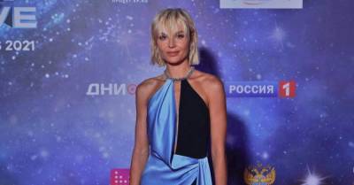 Гагарина выгуляла в Сочи новую стрижку и босоножки за 85 тысяч рублей