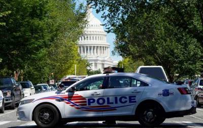 В Вашингтоне у Капитолия мужчина угрожает подорвать грузовик