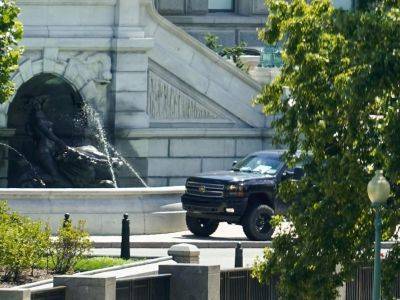 В Вашингтоне водитель грузовика заявил о заложенной бомбе