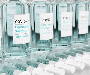 Вакцины становятся все менее эффективными в защите от коронавируса