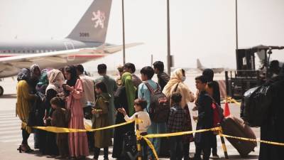 Пентагон: над аэропортом Кабула барражируют американские истребители
