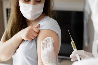 В Курской области 1074 местных жителя заболели COVID-19 после вакцинации