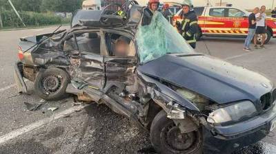 На трассе Киев-Чоп грузовик столкнулся с легковушкой: один человек погиб на месте