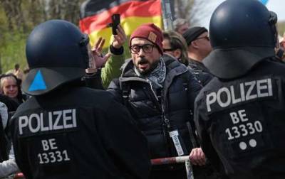В Берлине протестовали противники карантина, задержали почти 600 человек