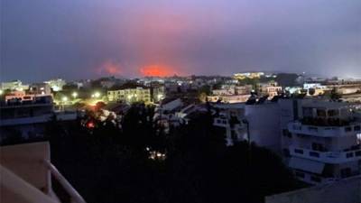 Сильный лесной пожар разгорелся на греческом острове Родос