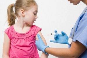 Безопасность доказана? Врач раскрыл нюансы вакцинации от коронавируса детей