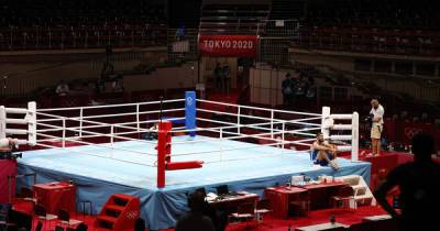 Просидевшего час на ринге боксера-олимпийца дисквалифицировали
