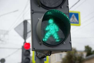 Светофор на перекрестке улиц Энгельса и Каминского в Туле перевели в режим мигающего желтого