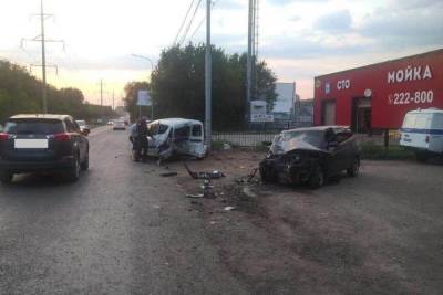 В Оренбурге произошла тройная авария, есть пострадавшие