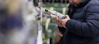 Суд в Карелии наказал двух местных жителей за постоянные кражи водки и еды из магазина