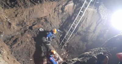 Газопровод прорвало под трассой в Якутске