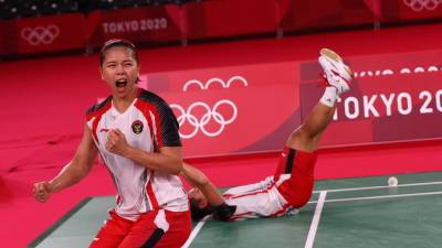 Индонезийские бадминтонистки стали олимпийскими чемпионками в парном разряде - russian.rt.com - Южная Корея - Токио - Индонезия