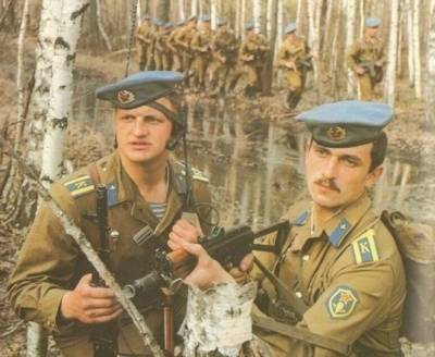 Почему советские десантники отказались от малиновых беретов