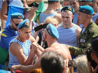 «За дерзость и отвагу»: Путин поздравил личный состав и ветеранов с Днем ВДВ