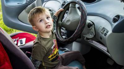 В Воронеже молодым родителям объяснят правила перевозки детей в машине