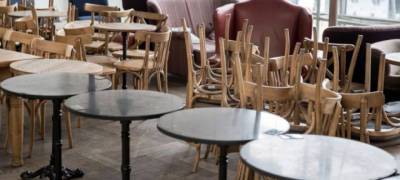 В Петрозаводске молодой мужчина пришел в ресторан и сломал мебель