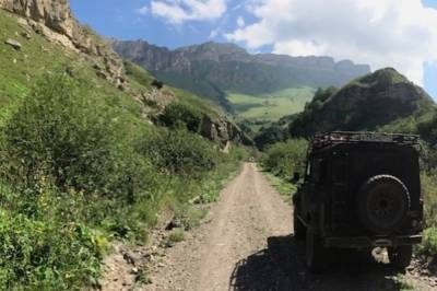 Селевой поток перекрыл дорогу к альплагерю «Безенги» в Кабардино-Балкарии