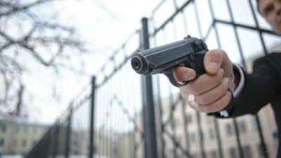На юге Петербурга подростки открыли стрельбу на детской площадке