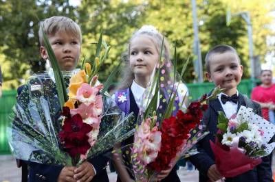 В России начались выплаты по 10 тысяч на школьников